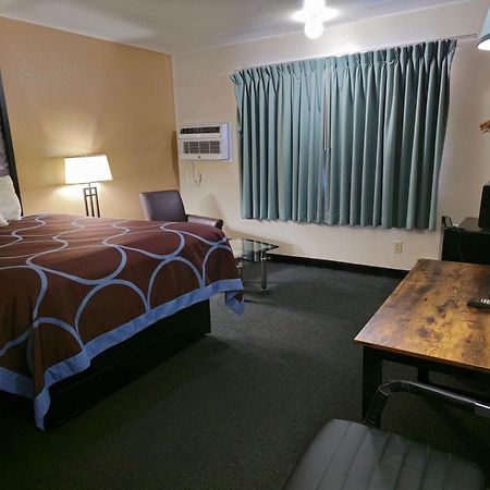 Amerivu Inn And Suites Shawano Wi Экстерьер фото