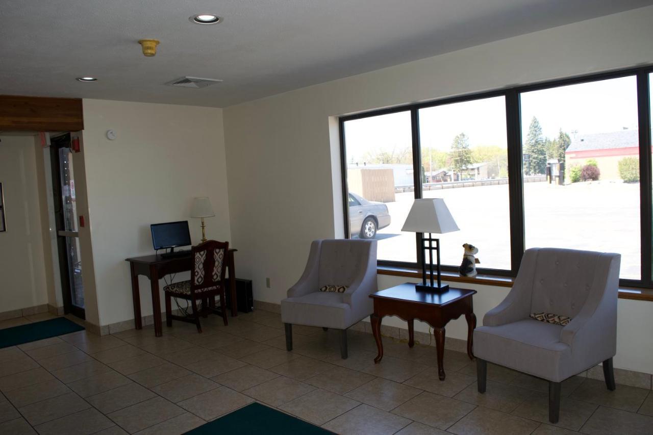 Amerivu Inn And Suites Shawano Wi Экстерьер фото