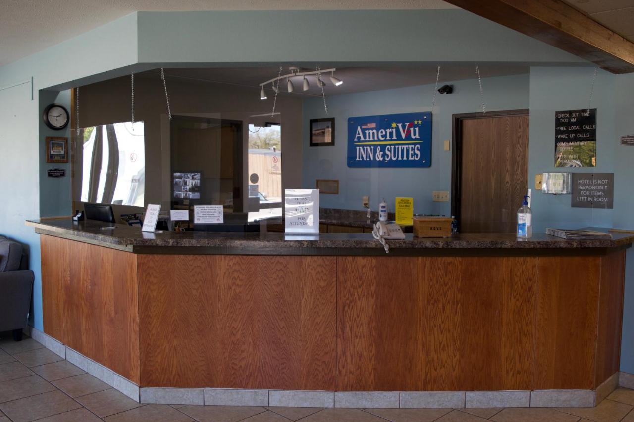Amerivu Inn And Suites Shawano Wi Экстерьер фото