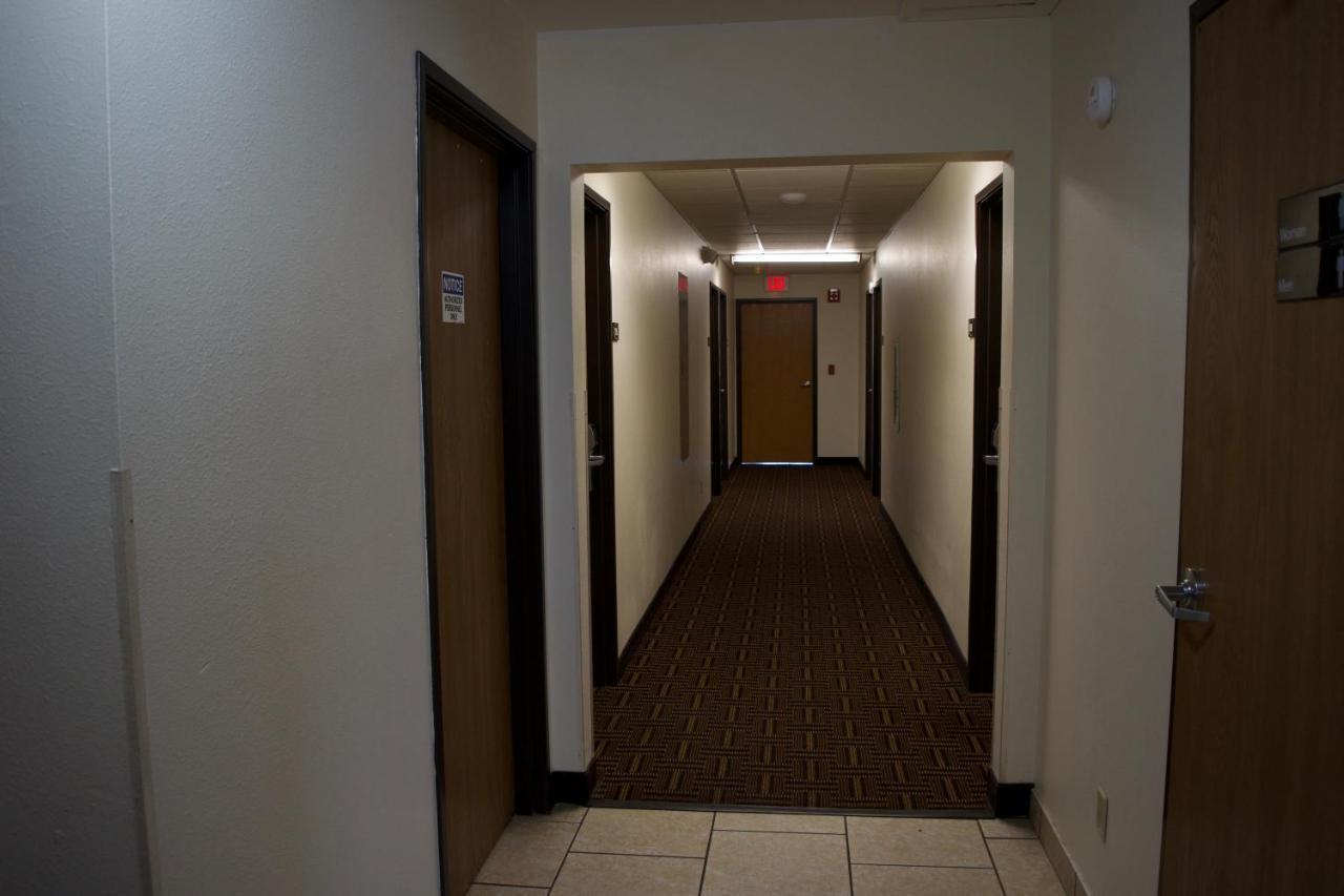 Amerivu Inn And Suites Shawano Wi Экстерьер фото