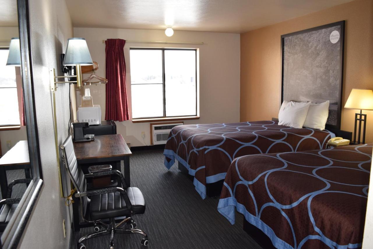 Amerivu Inn And Suites Shawano Wi Экстерьер фото
