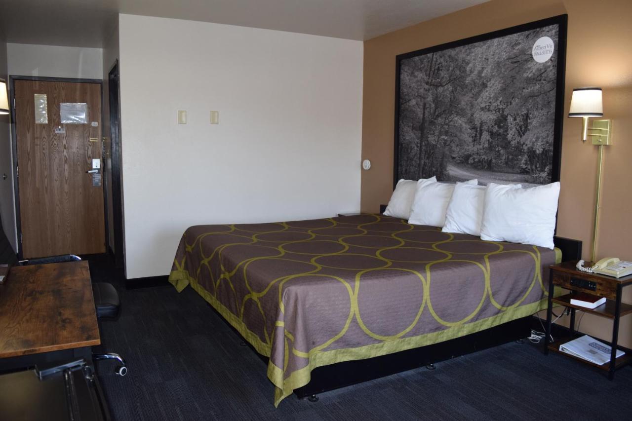 Amerivu Inn And Suites Shawano Wi Экстерьер фото