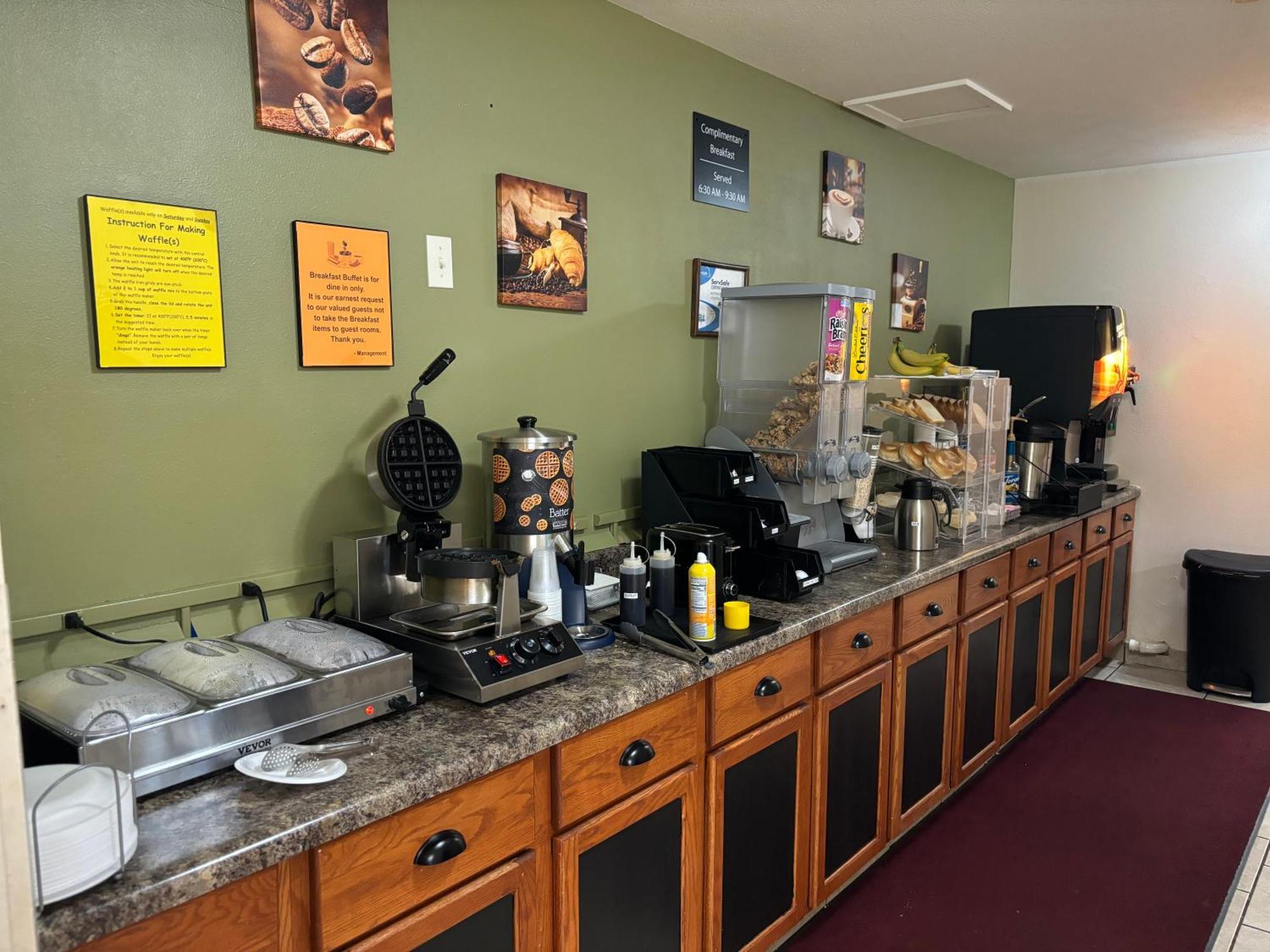 Amerivu Inn And Suites Shawano Wi Экстерьер фото