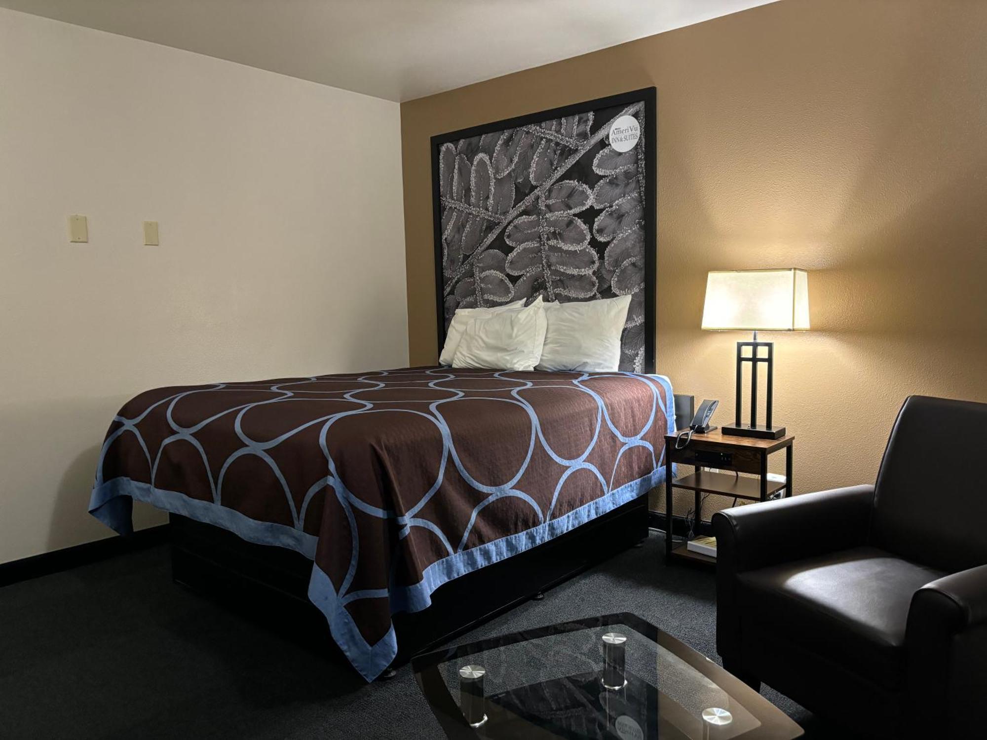 Amerivu Inn And Suites Shawano Wi Экстерьер фото